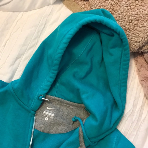 Zip up - Picture 3 of 3